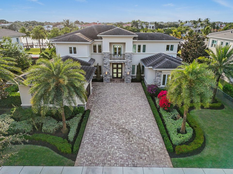 Recently Sold: $14,595,000 (5 beds, 5 baths, 6471 Square Feet)