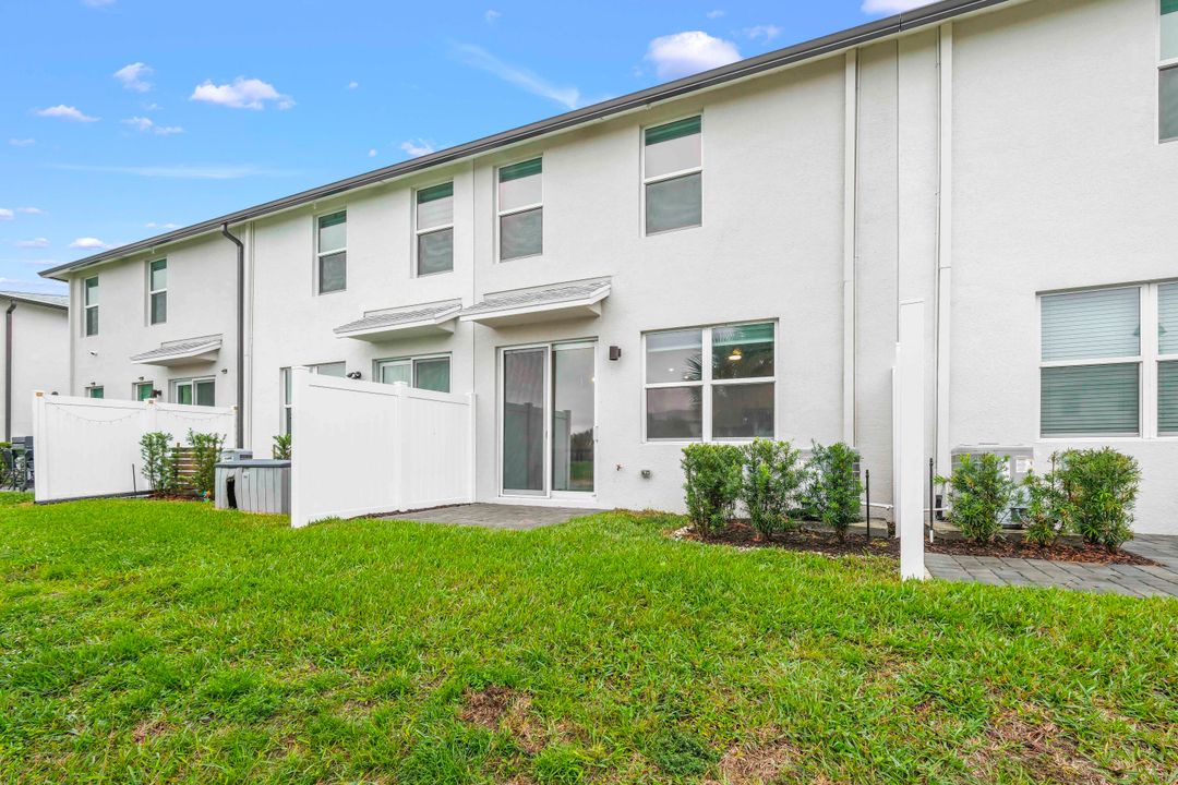 For Sale: $381,999 (3 beds, 2 baths, 1454 Square Feet)