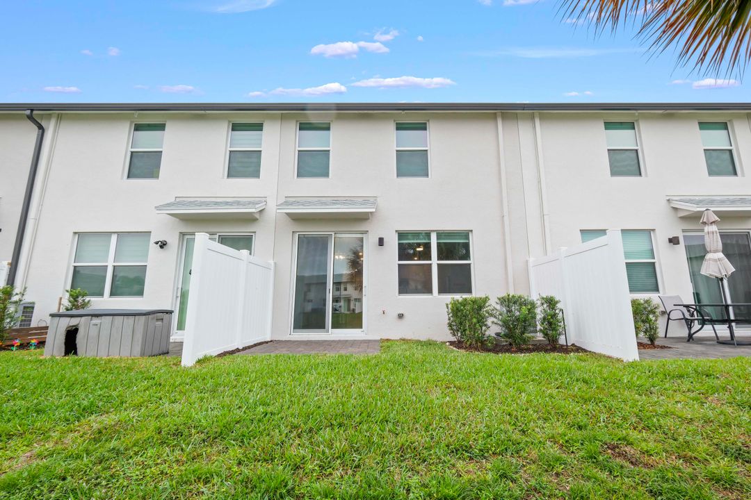 For Sale: $381,999 (3 beds, 2 baths, 1454 Square Feet)