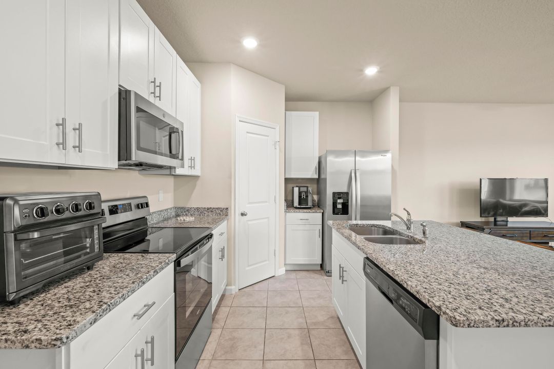 For Sale: $381,999 (3 beds, 2 baths, 1454 Square Feet)