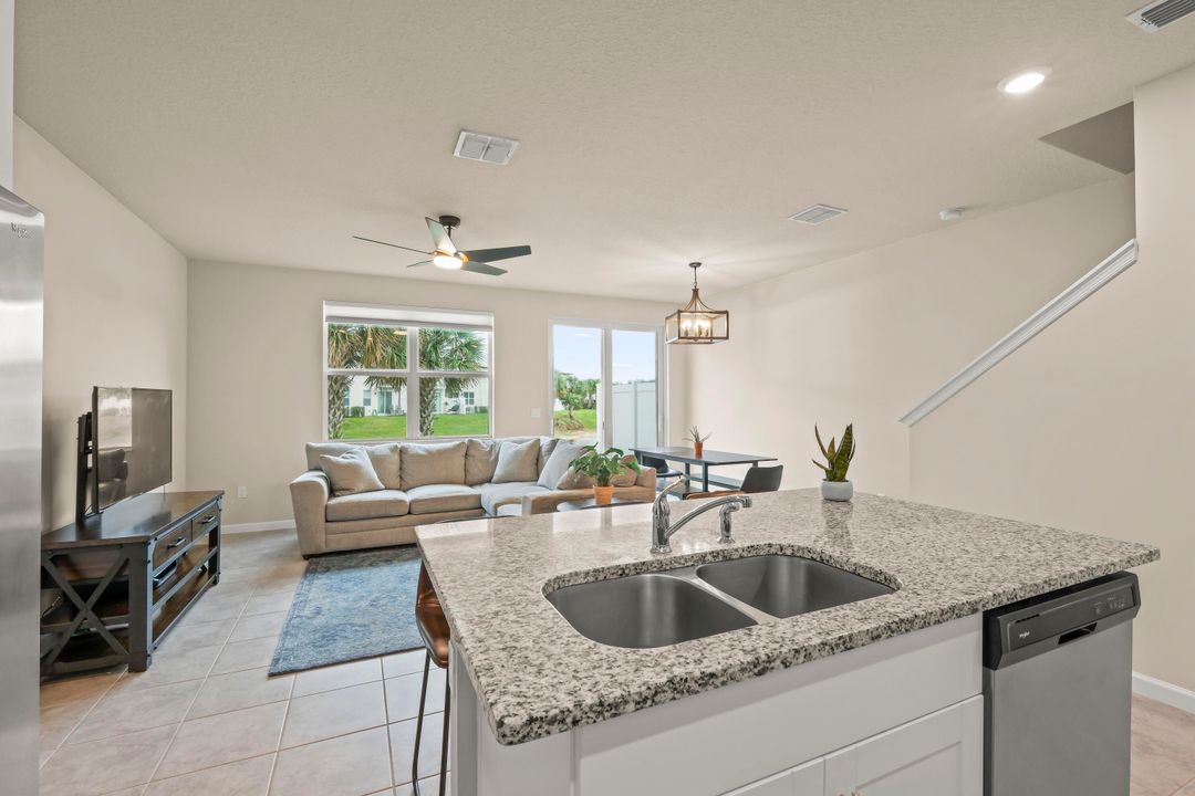 For Sale: $381,999 (3 beds, 2 baths, 1454 Square Feet)