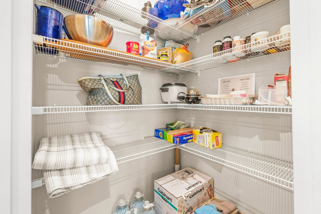 For Sale: $381,999 (3 beds, 2 baths, 1454 Square Feet)