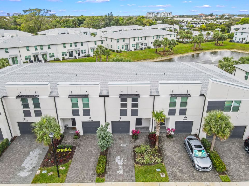 For Sale: $381,999 (3 beds, 2 baths, 1454 Square Feet)