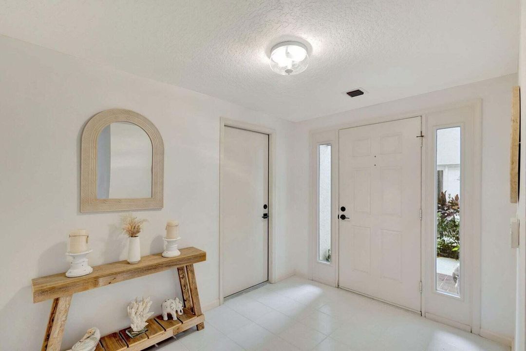 合同活跃: $5,500 (2 贝兹, 2 浴室, 1478 平方英尺)