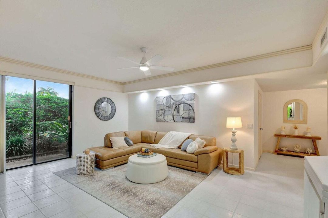 合同活跃: $5,500 (2 贝兹, 2 浴室, 1478 平方英尺)