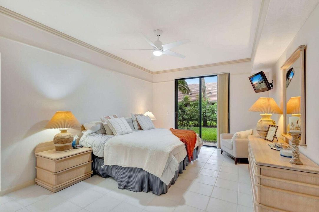 合同活跃: $5,500 (2 贝兹, 2 浴室, 1478 平方英尺)