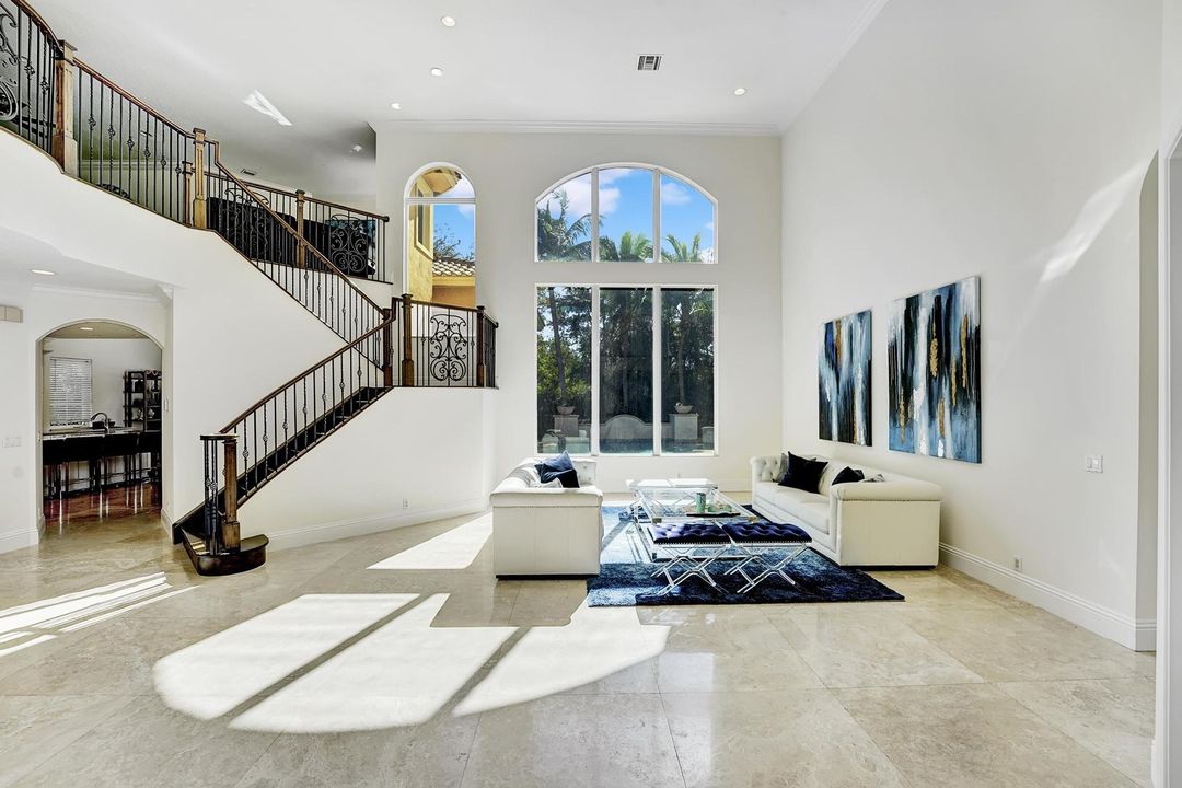 For Rent: $19,500 (5 beds, 4 baths, 4425 Square Feet)