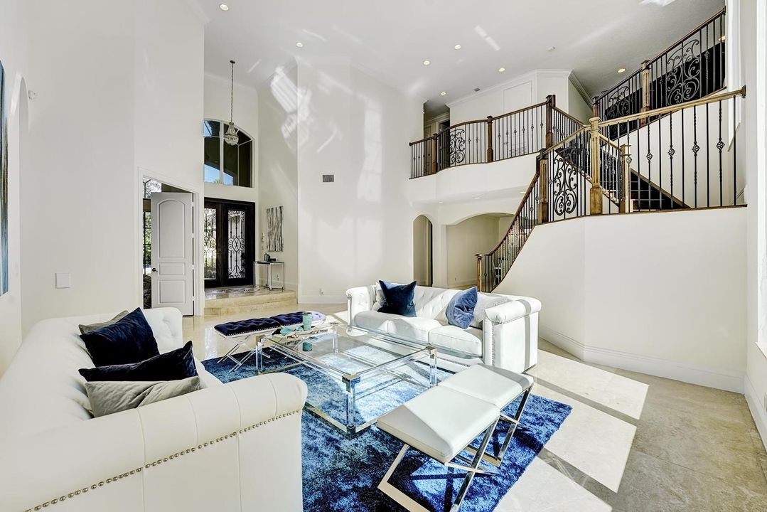 For Rent: $19,500 (5 beds, 4 baths, 4425 Square Feet)