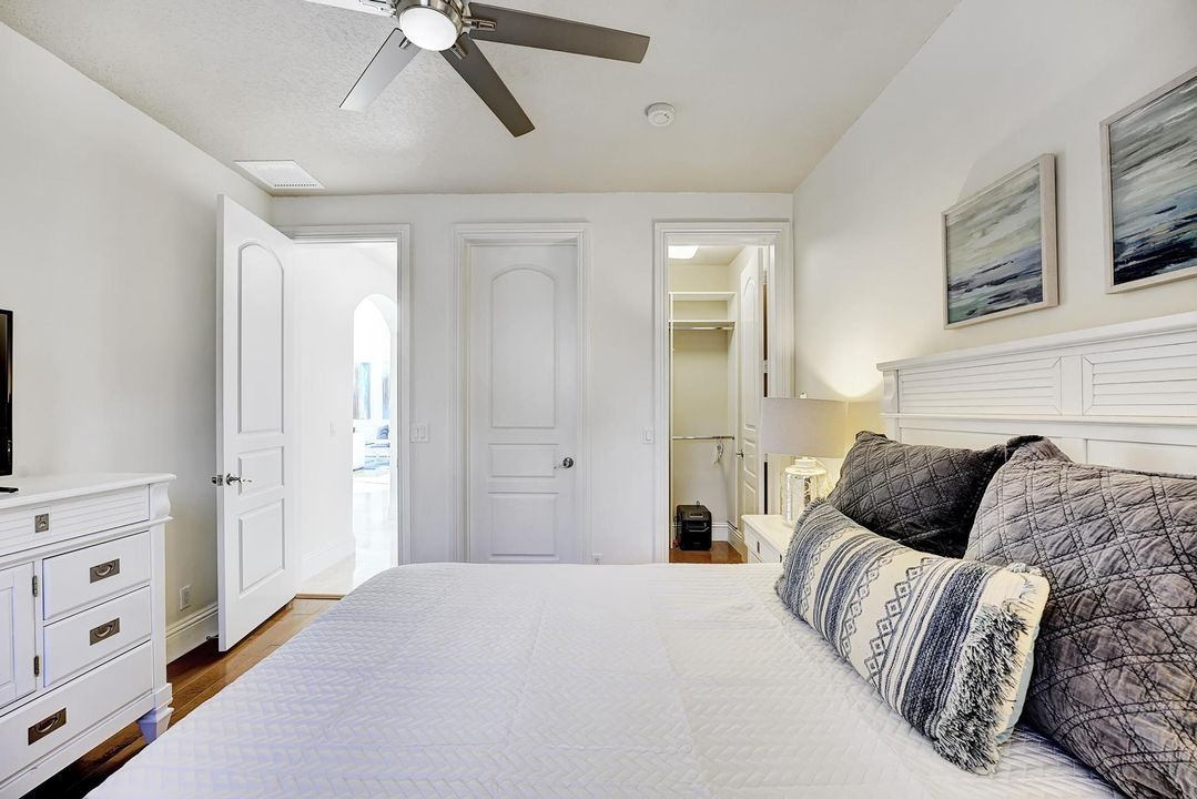 For Rent: $19,500 (5 beds, 4 baths, 4425 Square Feet)