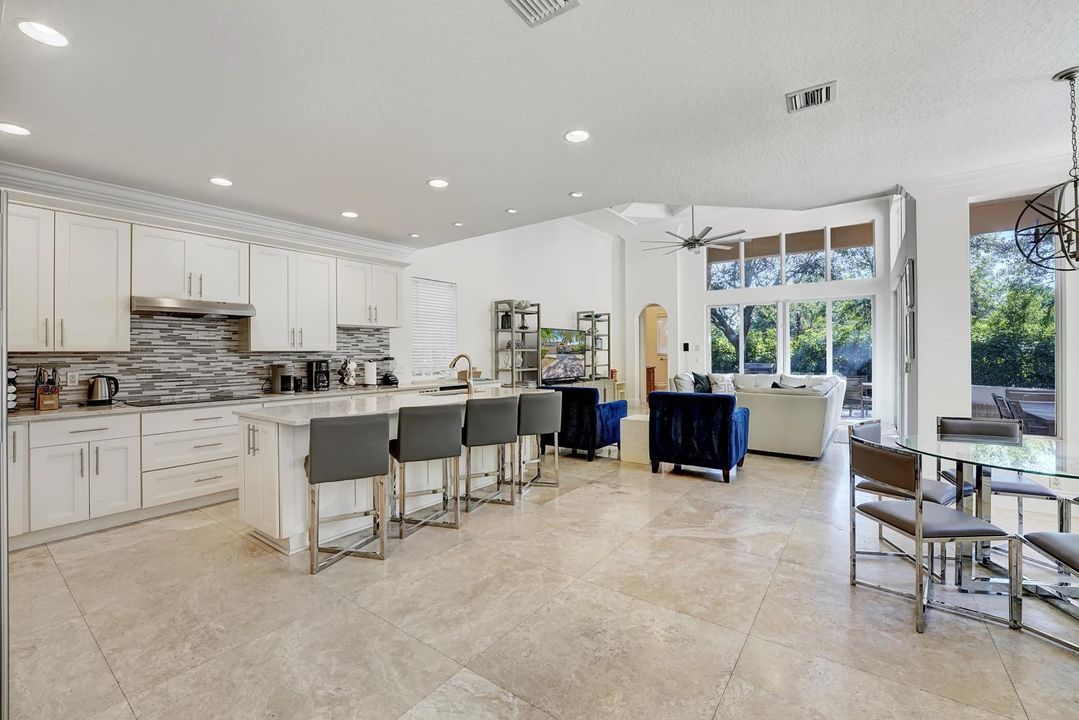 For Rent: $19,500 (5 beds, 4 baths, 4425 Square Feet)