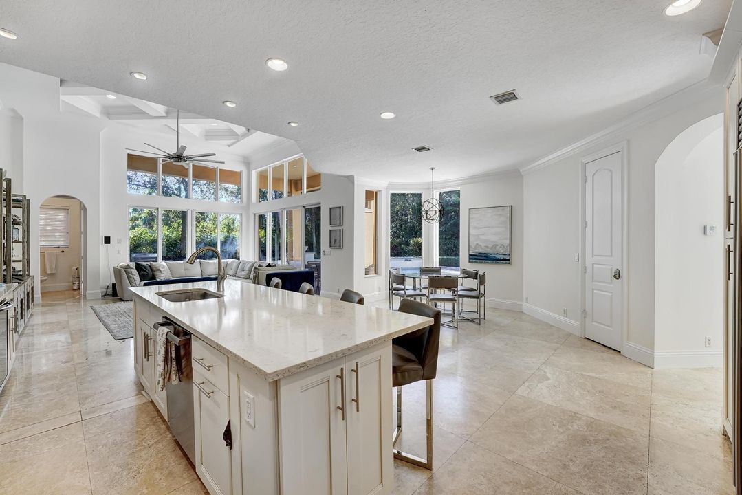 For Rent: $19,500 (5 beds, 4 baths, 4425 Square Feet)