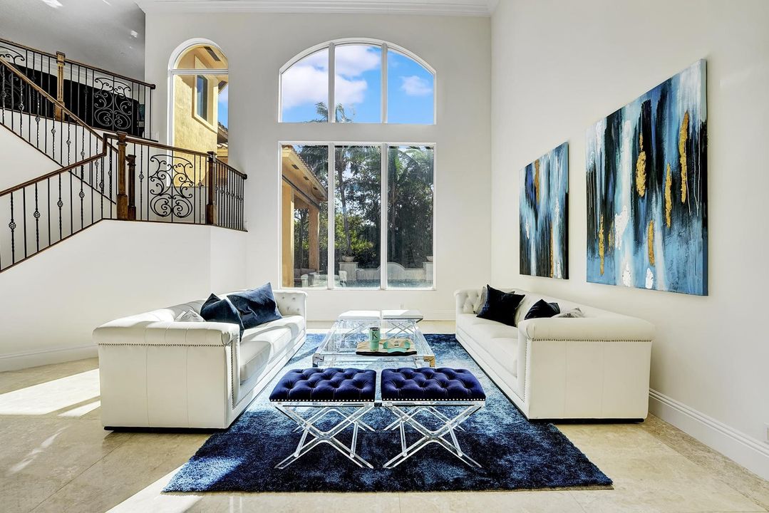 For Rent: $19,500 (5 beds, 4 baths, 4425 Square Feet)