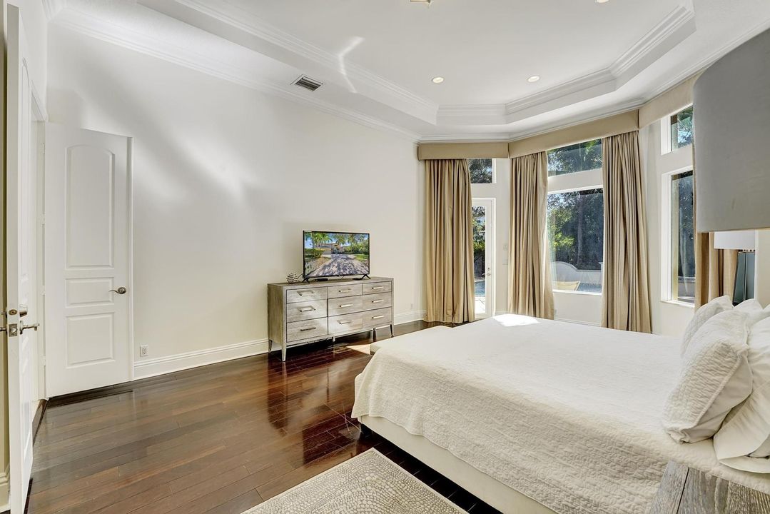 For Rent: $19,500 (5 beds, 4 baths, 4425 Square Feet)