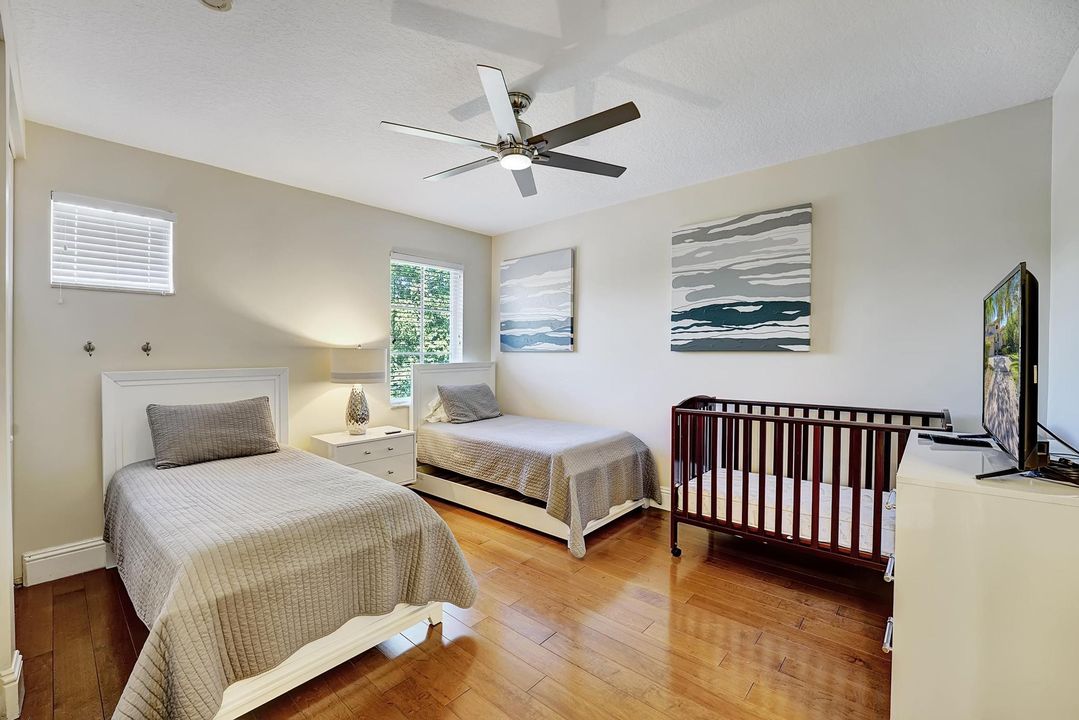 For Rent: $19,500 (5 beds, 4 baths, 4425 Square Feet)