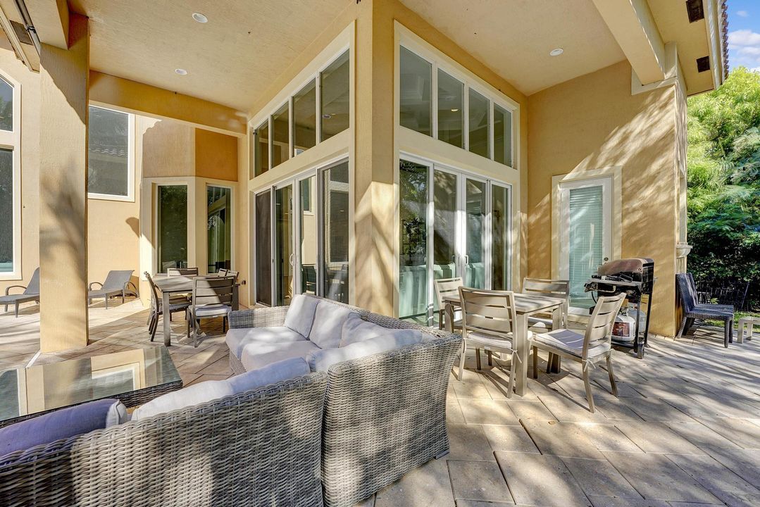 For Rent: $19,500 (5 beds, 4 baths, 4425 Square Feet)