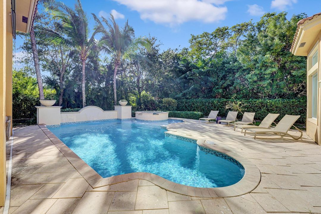 For Rent: $19,500 (5 beds, 4 baths, 4425 Square Feet)