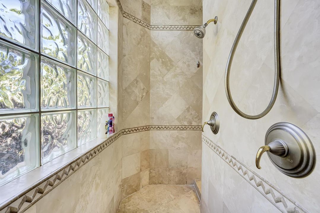 For Rent: $19,500 (5 beds, 4 baths, 4425 Square Feet)