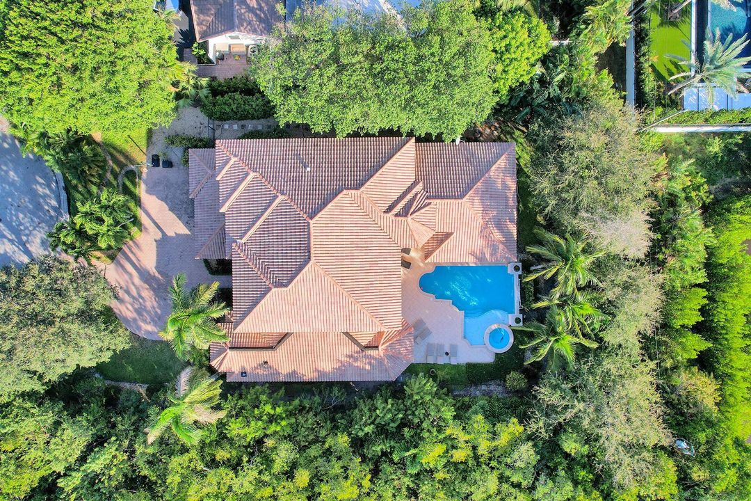 For Rent: $19,500 (5 beds, 4 baths, 4425 Square Feet)