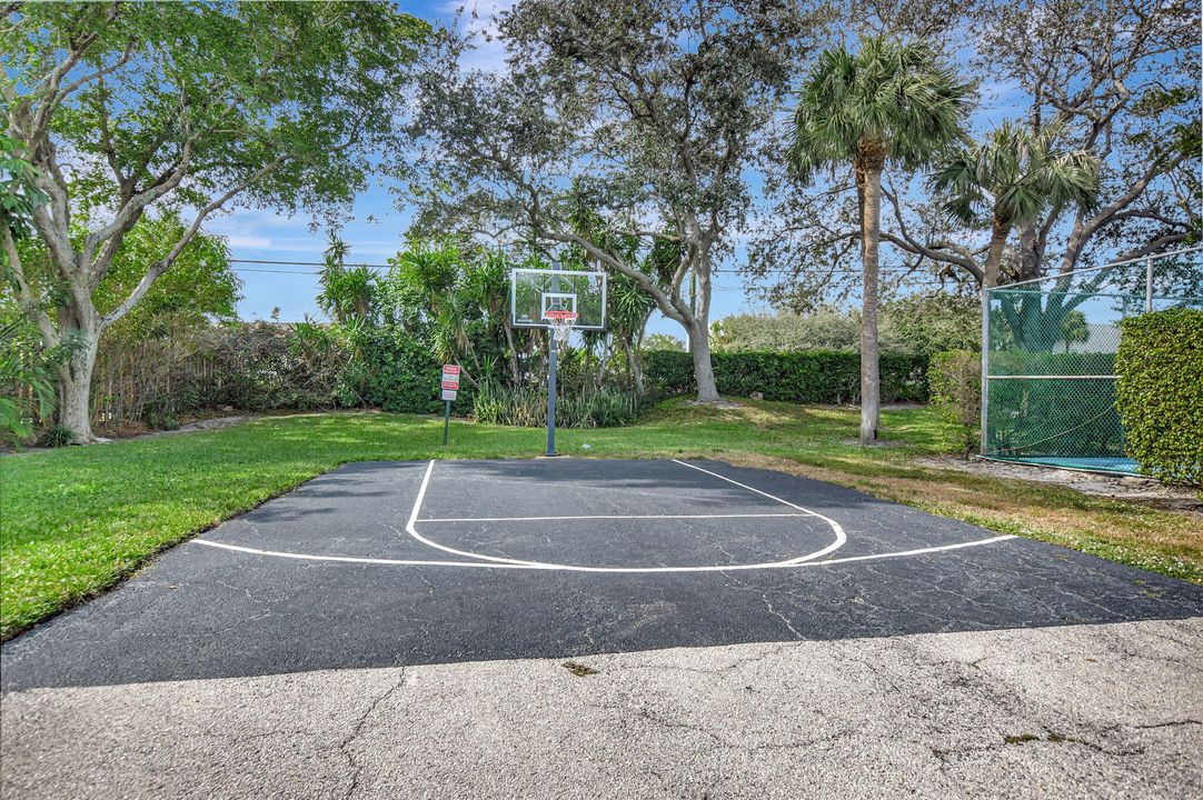 Под контрактом: $260,000 (3 спален, 2 ванн, 1069 Квадратных фут)