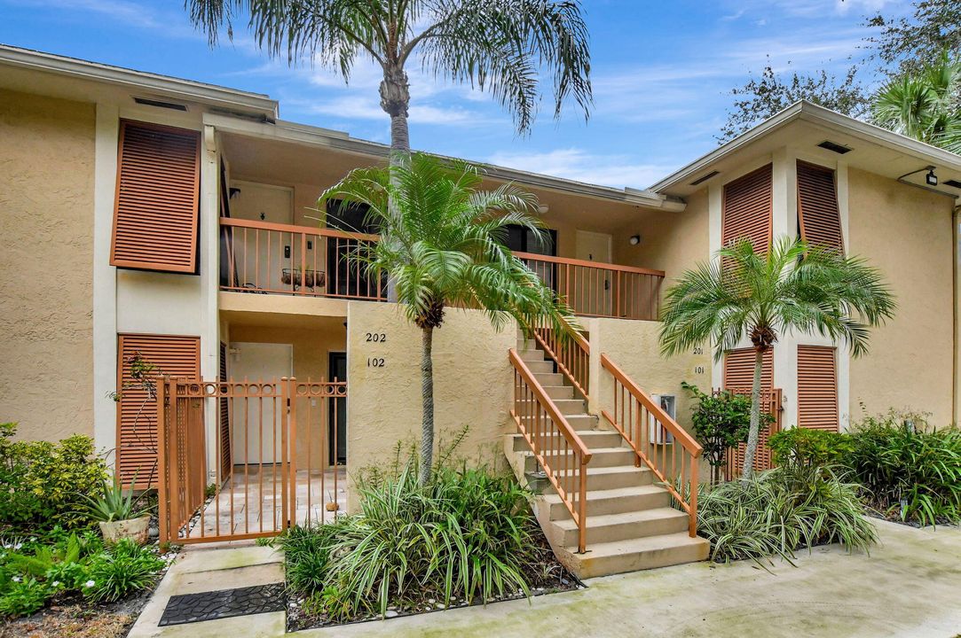 Под контрактом: $260,000 (3 спален, 2 ванн, 1069 Квадратных фут)