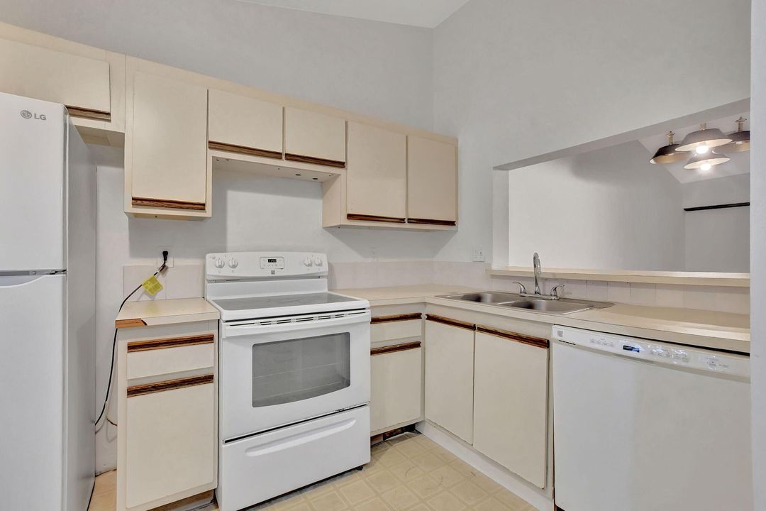 Под контрактом: $260,000 (3 спален, 2 ванн, 1069 Квадратных фут)