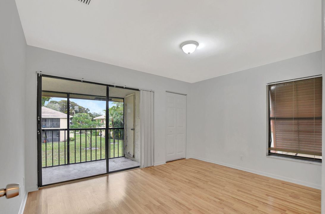 Под контрактом: $260,000 (3 спален, 2 ванн, 1069 Квадратных фут)