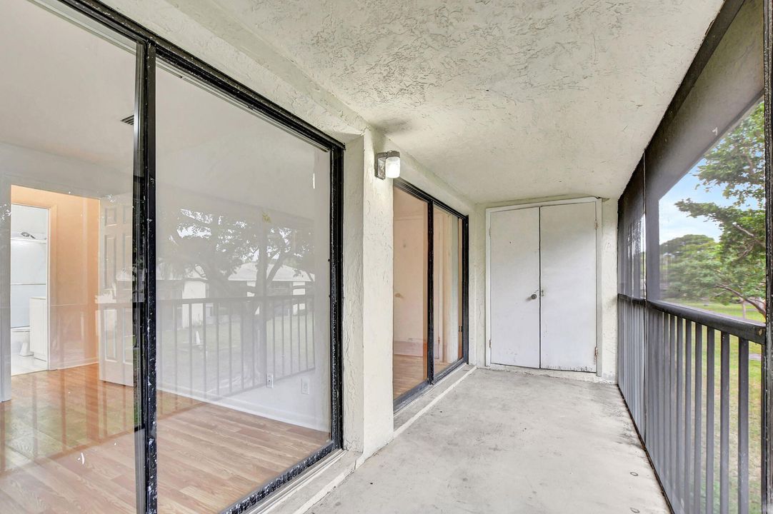 Под контрактом: $260,000 (3 спален, 2 ванн, 1069 Квадратных фут)