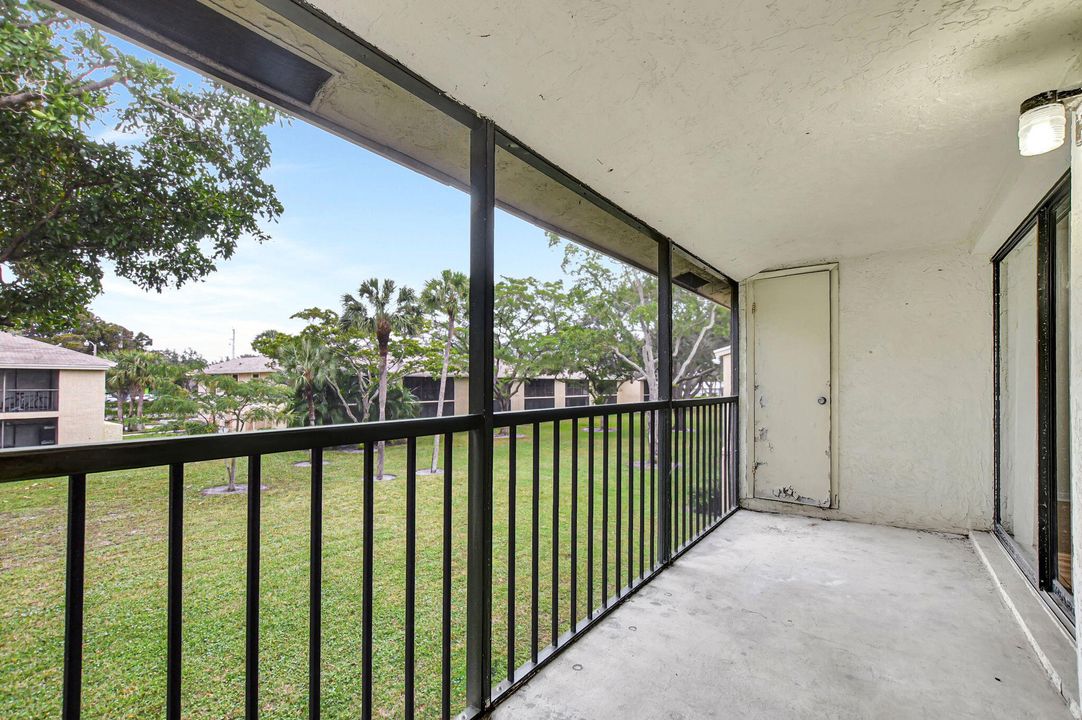 Под контрактом: $260,000 (3 спален, 2 ванн, 1069 Квадратных фут)