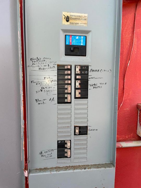 合同活跃: $440,000 (3 贝兹, 1 浴室, 1134 平方英尺)