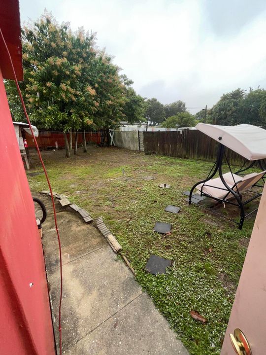 合同活跃: $440,000 (3 贝兹, 1 浴室, 1134 平方英尺)