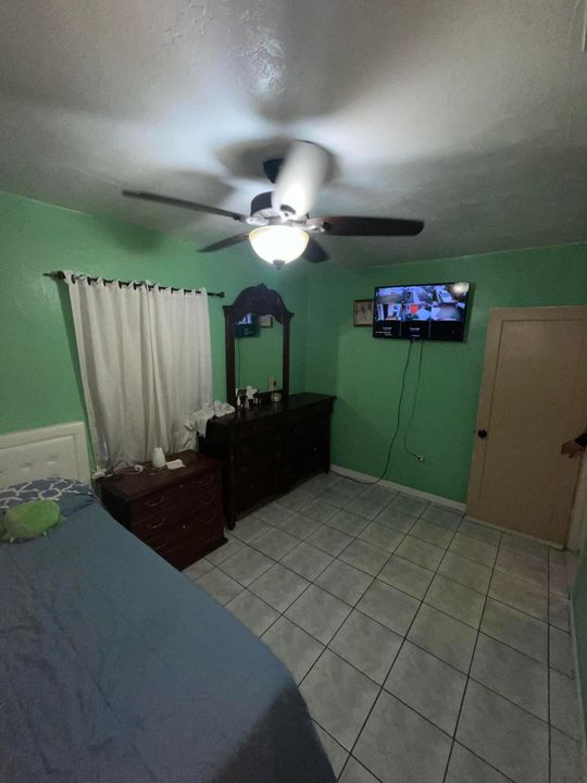 合同活跃: $440,000 (3 贝兹, 1 浴室, 1134 平方英尺)