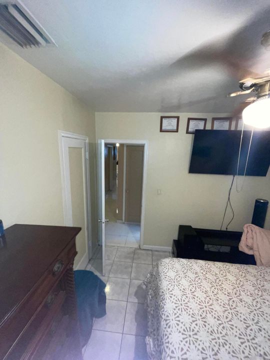 合同活跃: $440,000 (3 贝兹, 1 浴室, 1134 平方英尺)