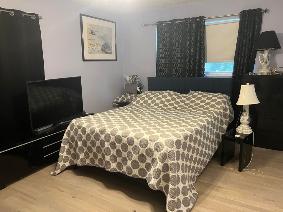 待售: $99,950 (1 贝兹, 1 浴室, 703 平方英尺)