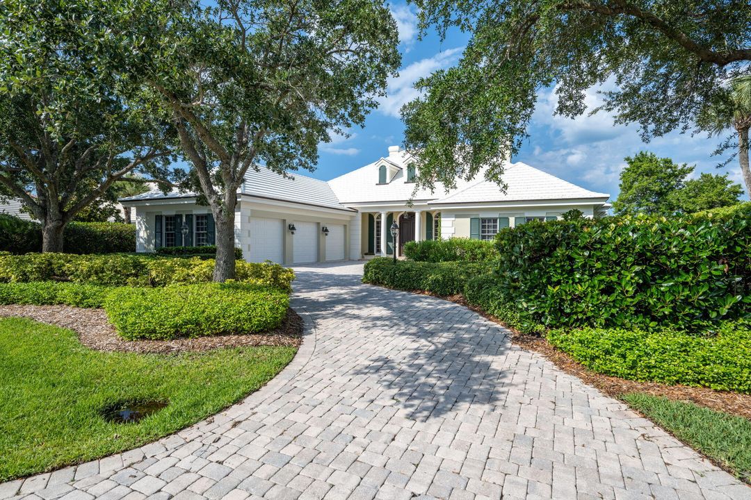 Recently Sold: $3,895,000 (4 beds, 4 baths, 4120 Square Feet)