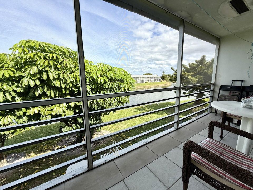 合同活跃: $104,900 (2 贝兹, 1 浴室, 819 平方英尺)