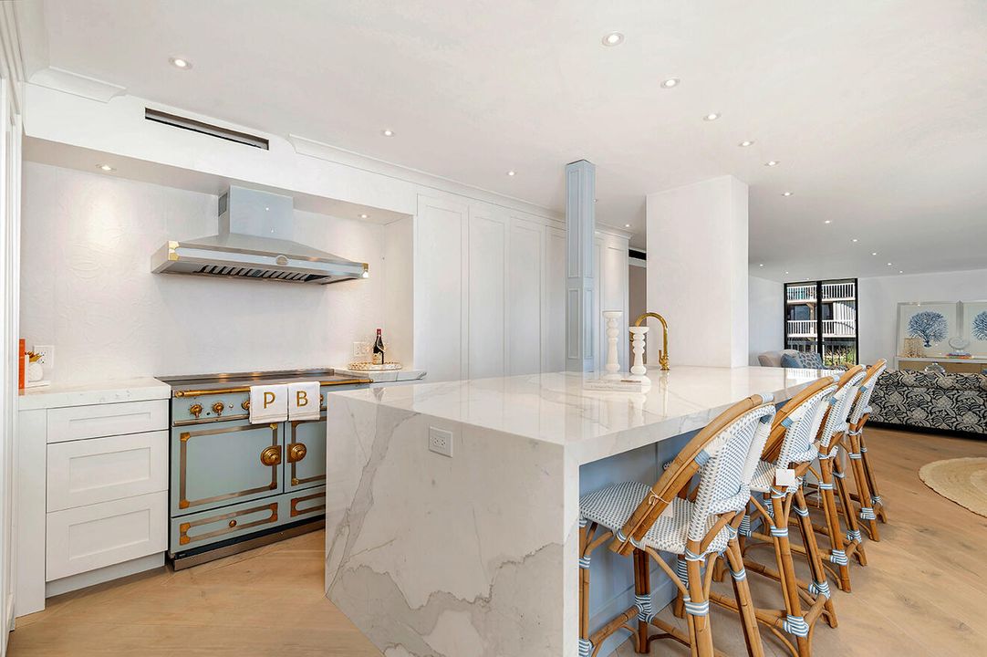 待售: $4,250,000 (3 贝兹, 3 浴室, 2470 平方英尺)