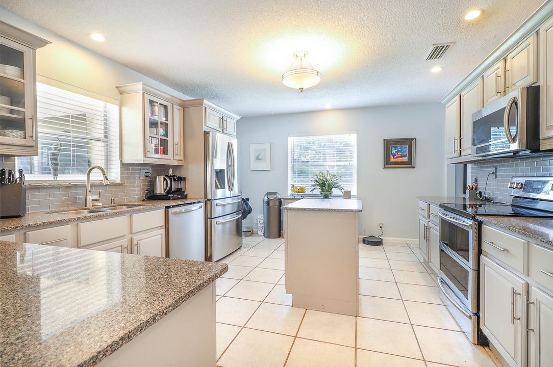 Activo con contrato: $859,000 (3 camas, 2 baños, 1926 Pies cuadrados)