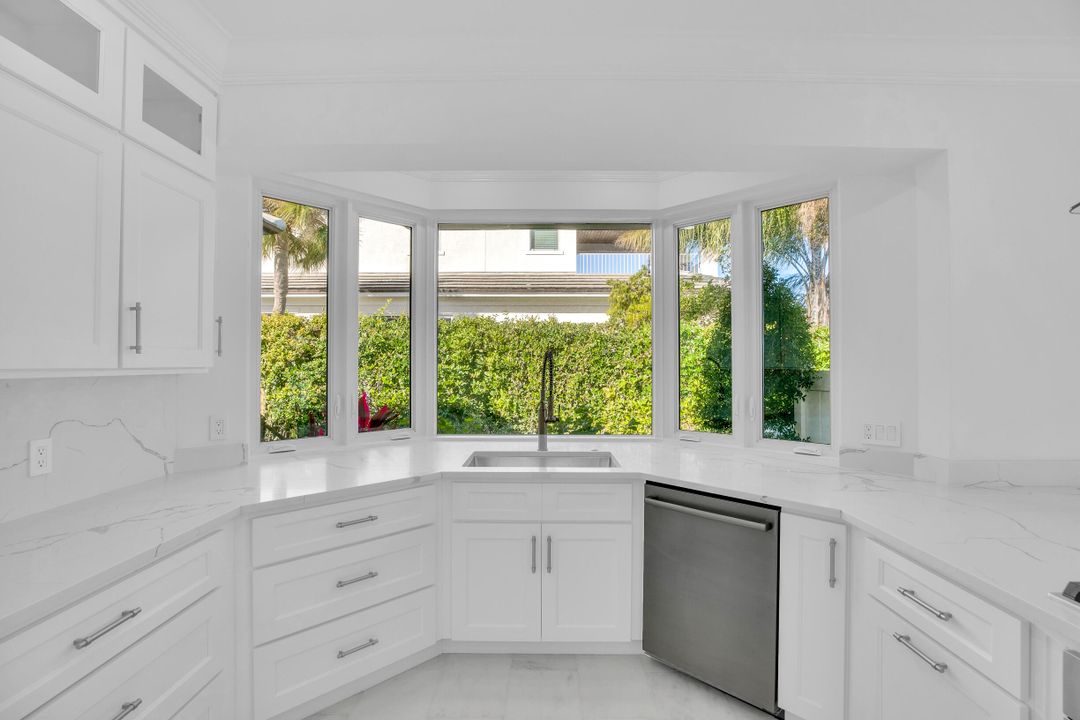 For Sale: $3,350,000 (4 beds, 3 baths, 3798 Square Feet)