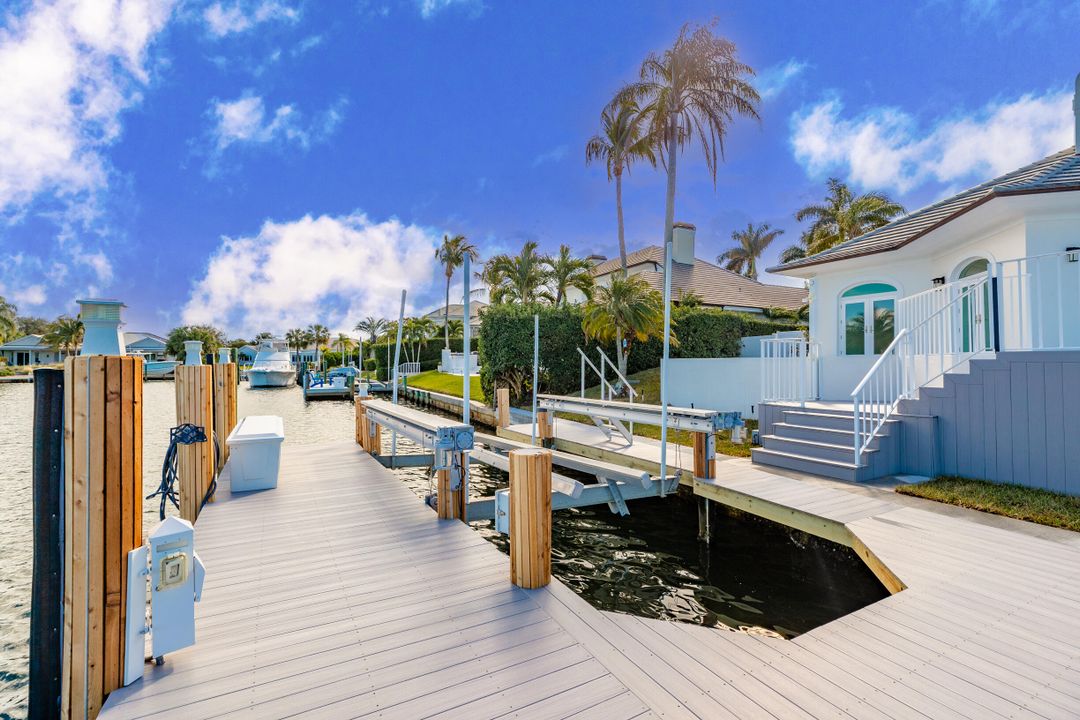 For Sale: $3,350,000 (4 beds, 3 baths, 3798 Square Feet)