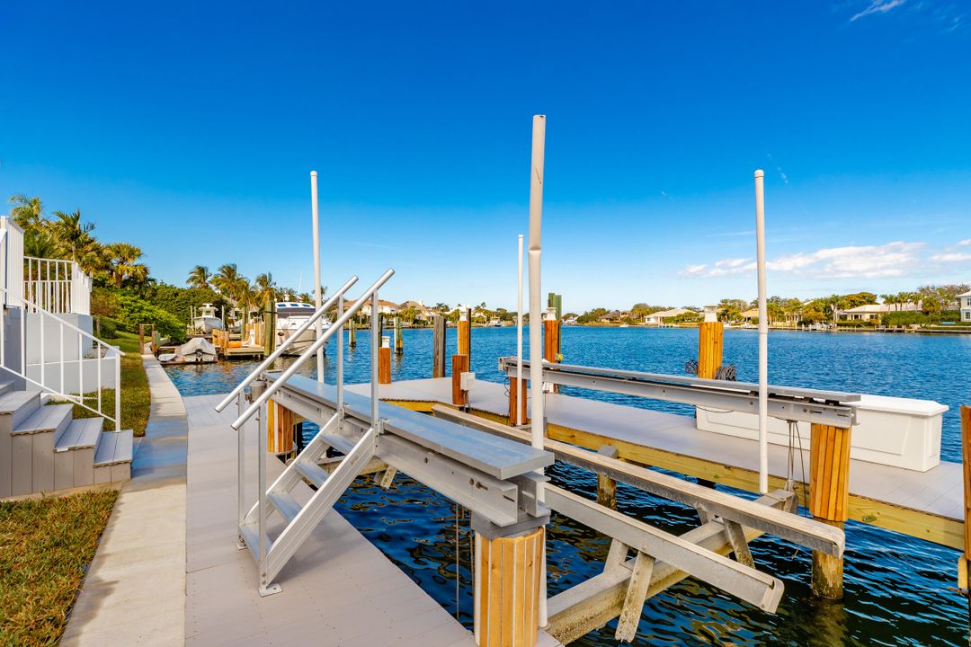 For Sale: $3,350,000 (4 beds, 3 baths, 3798 Square Feet)