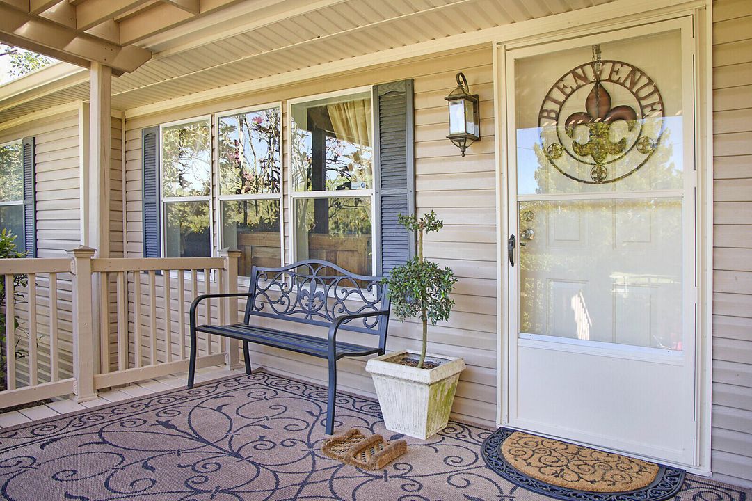 For Sale: $3,100,000 (3 beds, 2 baths, 1594 Square Feet)