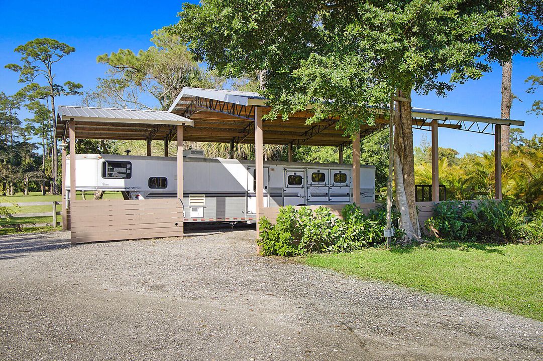 For Sale: $3,100,000 (3 beds, 2 baths, 1594 Square Feet)