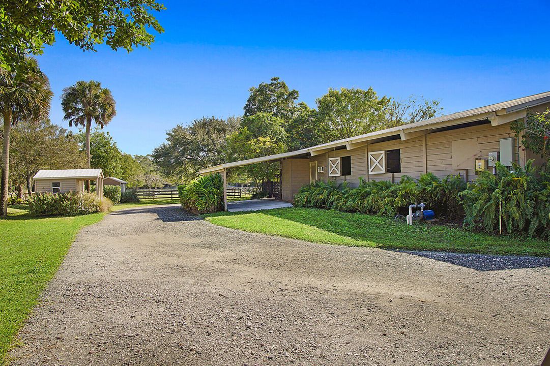 For Sale: $3,100,000 (3 beds, 2 baths, 1594 Square Feet)