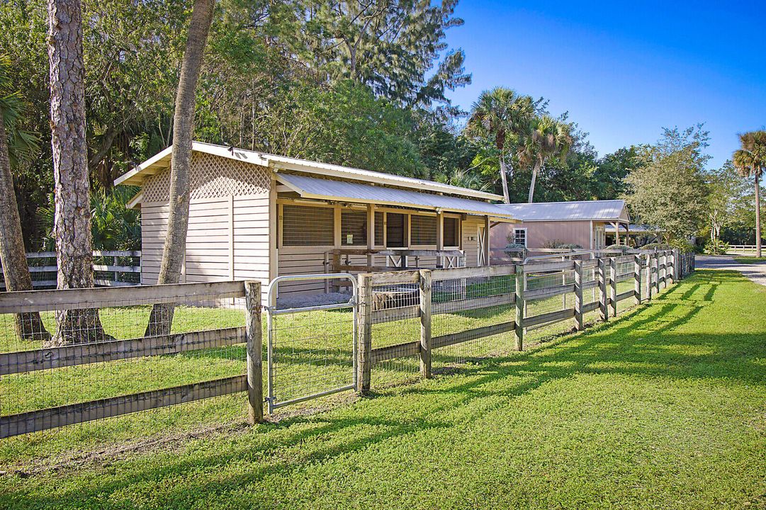 For Sale: $3,100,000 (3 beds, 2 baths, 1594 Square Feet)