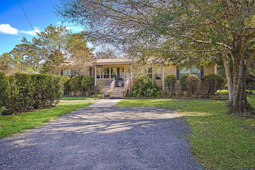 For Sale: $3,100,000 (3 beds, 2 baths, 1594 Square Feet)