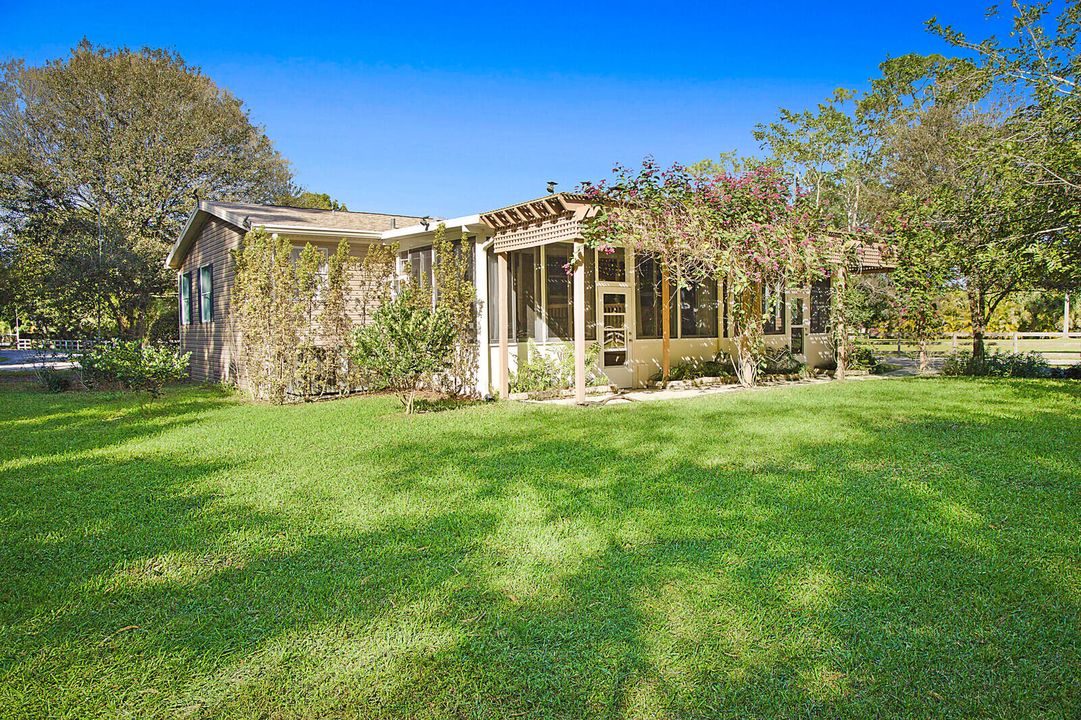 For Sale: $3,100,000 (3 beds, 2 baths, 1594 Square Feet)