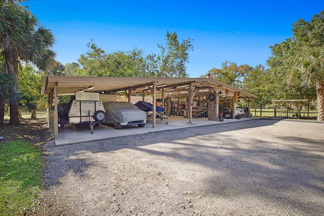 For Sale: $3,100,000 (3 beds, 2 baths, 1594 Square Feet)