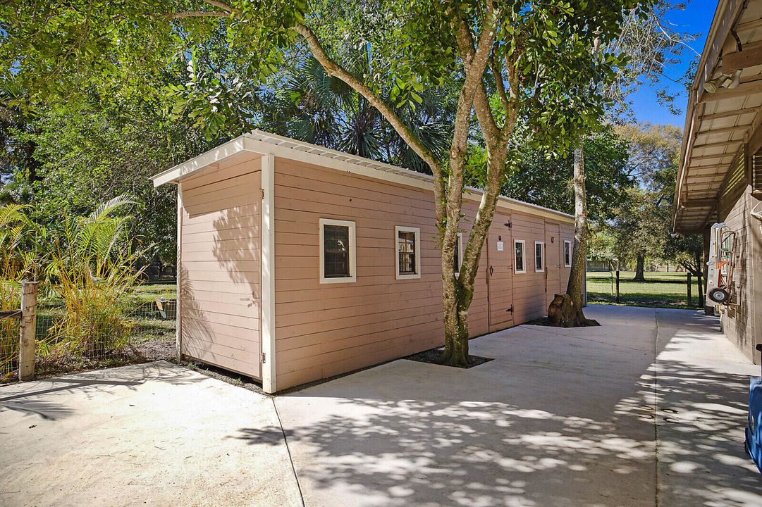 For Sale: $3,100,000 (3 beds, 2 baths, 1594 Square Feet)