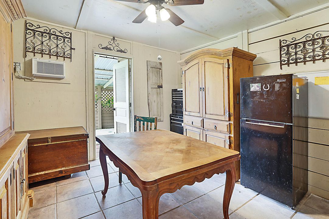 For Sale: $3,100,000 (3 beds, 2 baths, 1594 Square Feet)