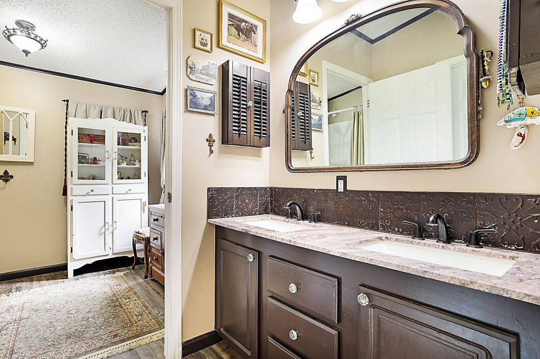 For Sale: $3,100,000 (3 beds, 2 baths, 1594 Square Feet)